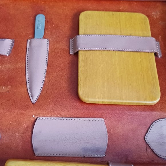 VINTAGE  MEN'S CELLULOID TRAVEL  GROOMING KIT in  GENUINE GOAT LEATHER CASE - Picture 4 of 8